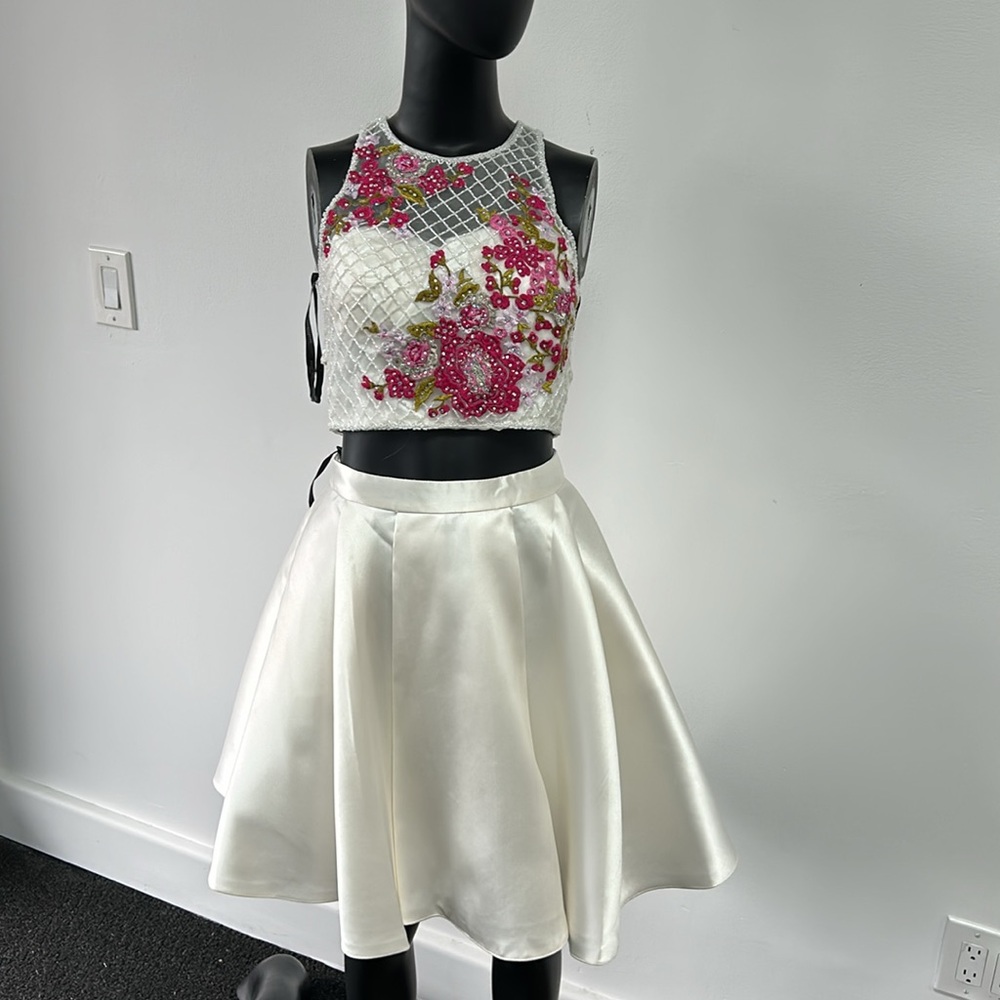 Andrea & Leo Couture CD80192C size 8 Ivory